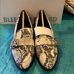 [NEW IN BOX] Snake Print Demi Loafers ✌🏼